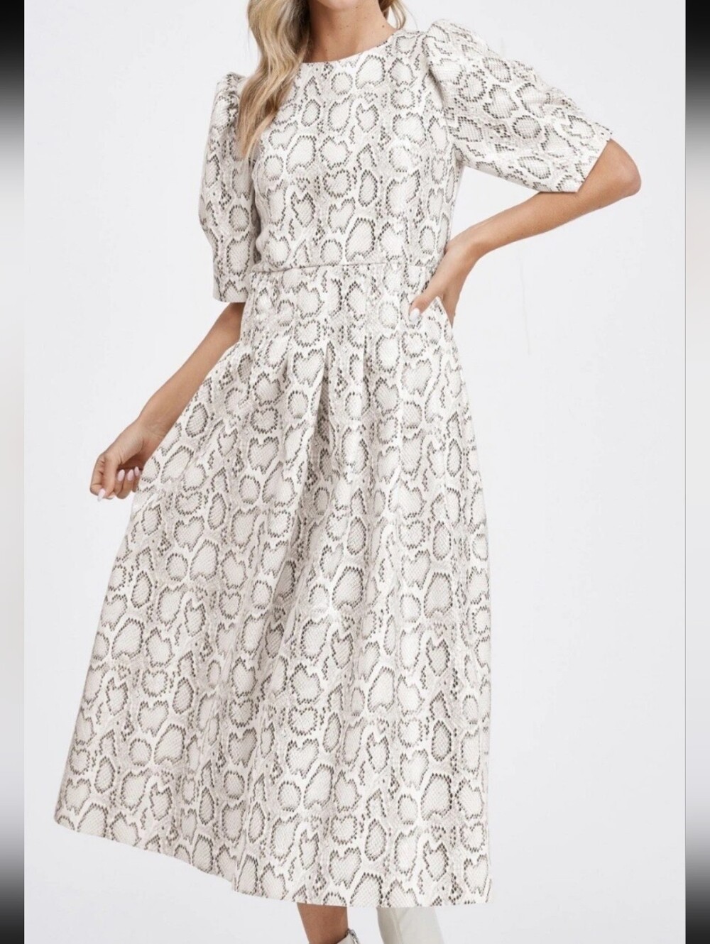 En Saison Cream & Gray Snake-Print Midi Flair Puff Sleeve Pleated Dress Size S